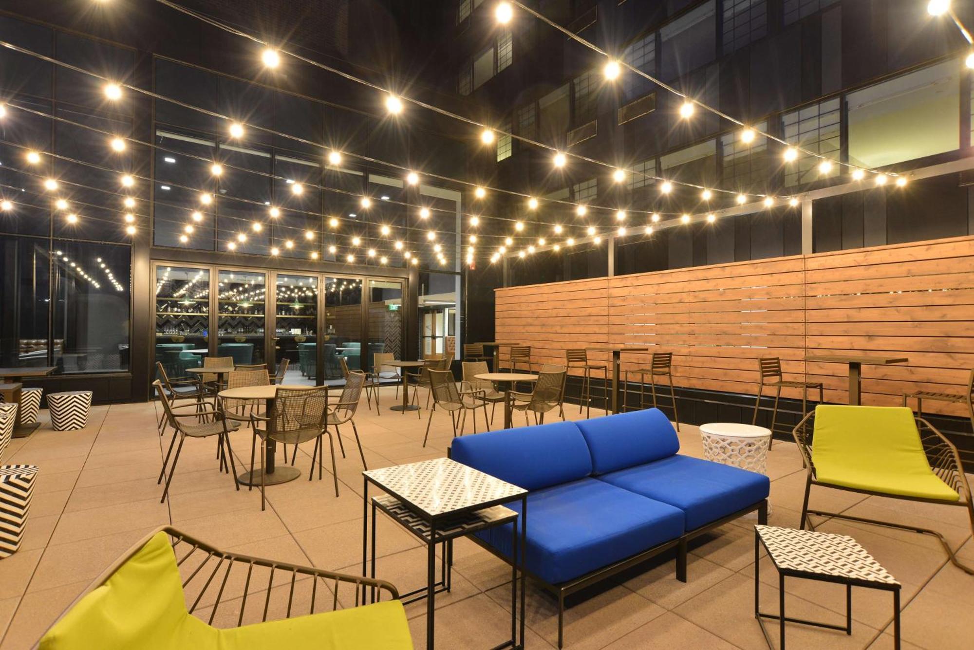 The Lismore Hotel Eau Claire - A Doubletree By Hilton Exterior photo