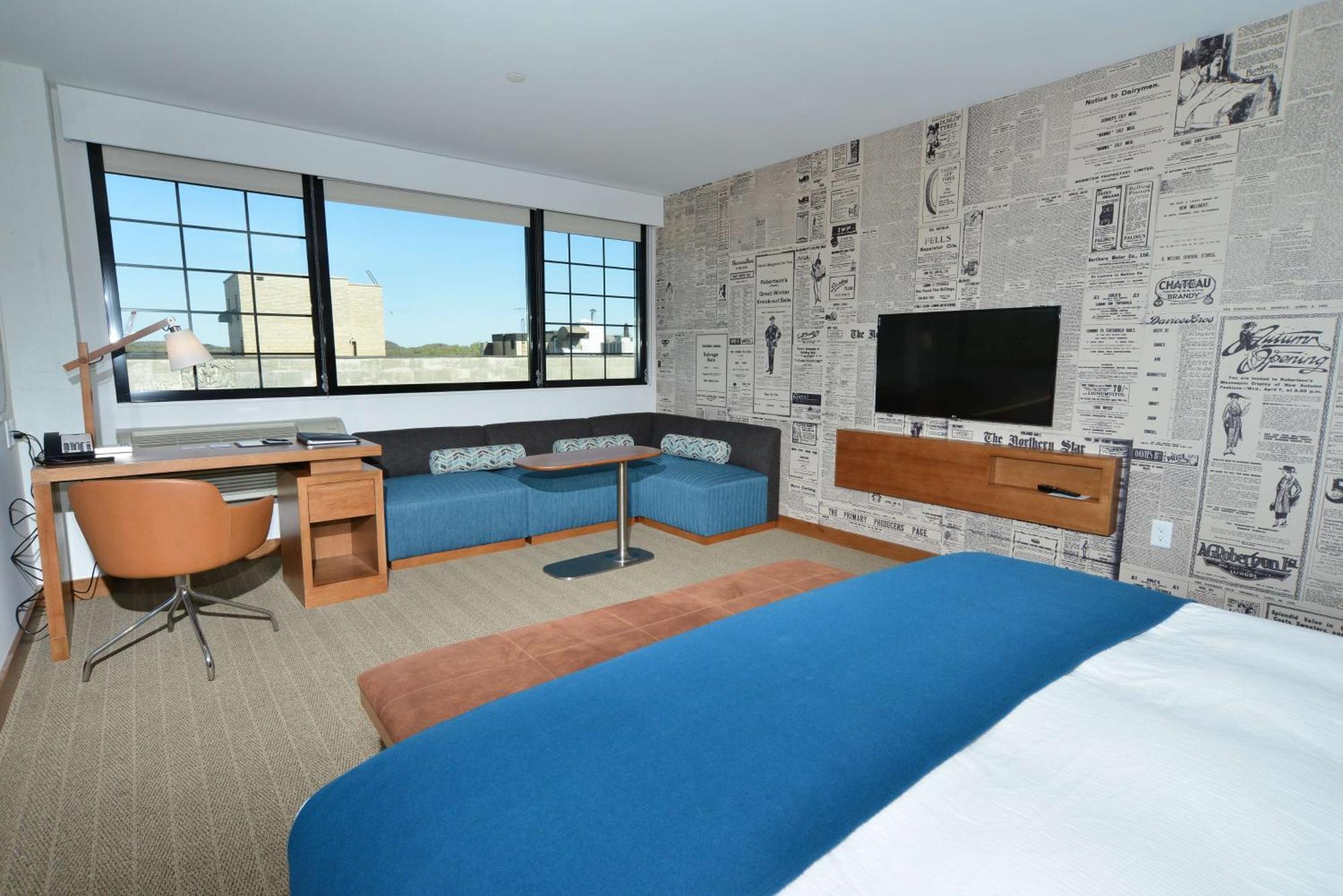 The Lismore Hotel Eau Claire - A Doubletree By Hilton Exterior photo