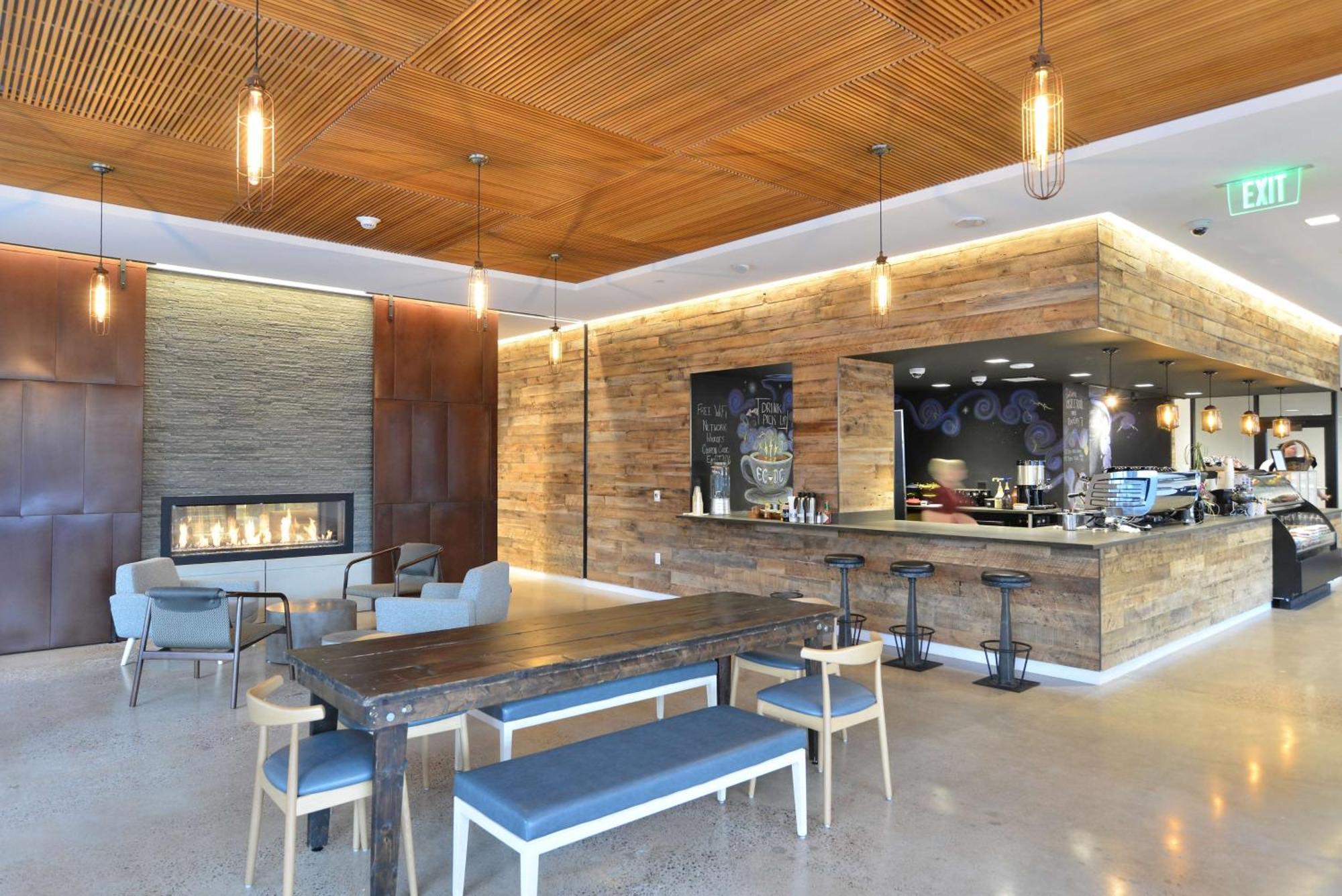 The Lismore Hotel Eau Claire - A Doubletree By Hilton Exterior photo