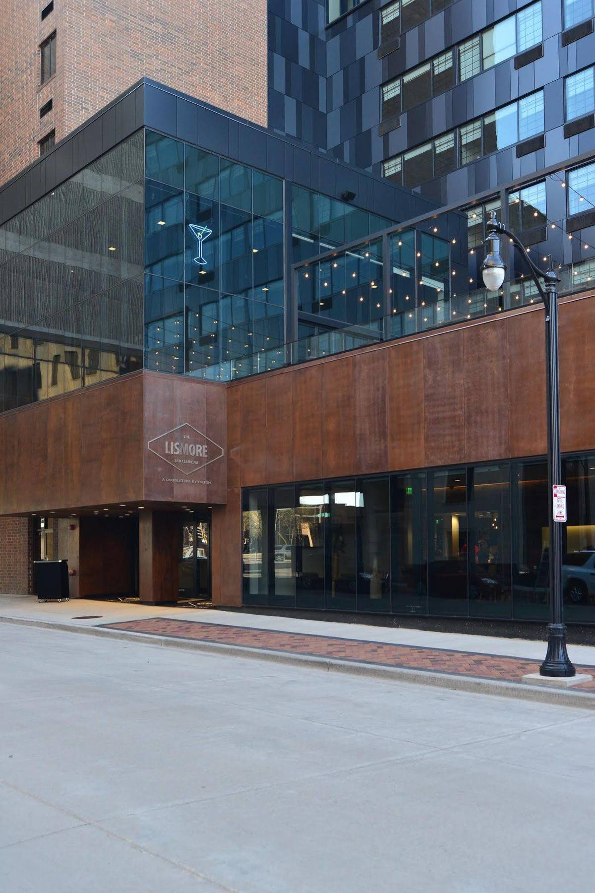 The Lismore Hotel Eau Claire - A Doubletree By Hilton Exterior photo